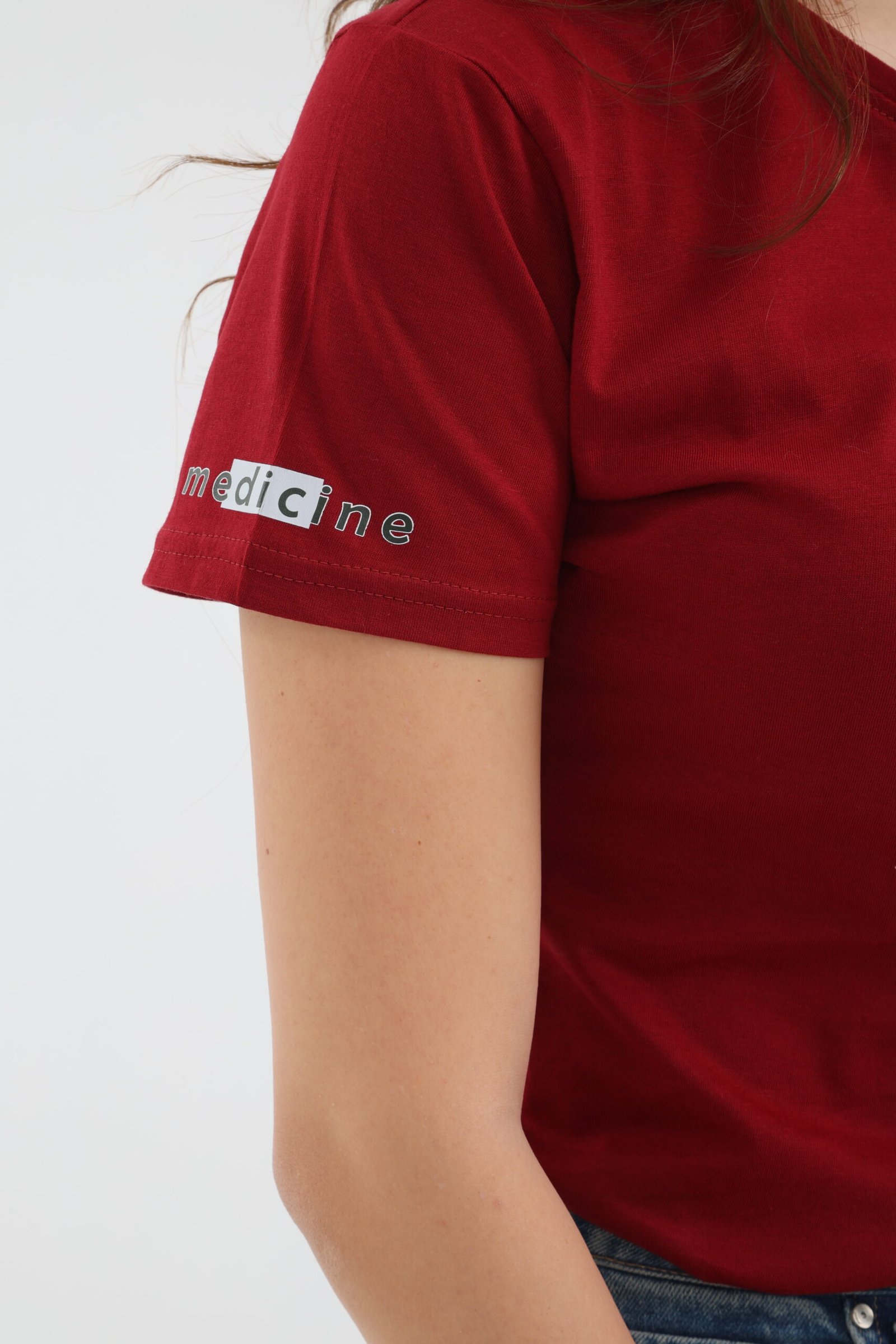 Kırmızı renkli rahat kesim tişört